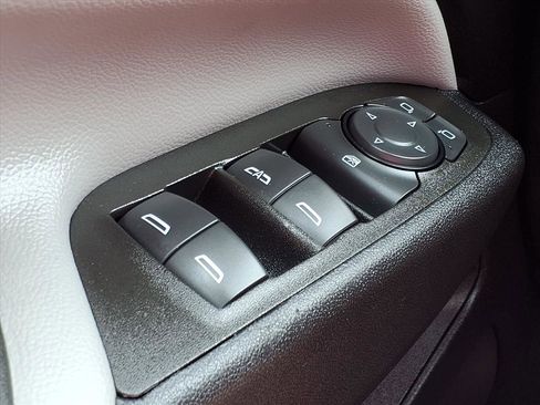 Used 2024 Chevrolet Equinox LT image 10