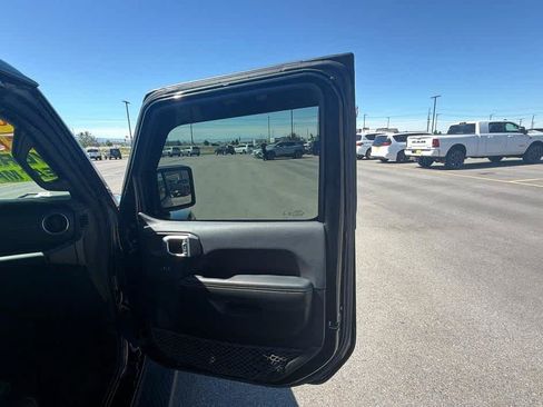Used 2021 Jeep Wrangler Unlimited Sahara w/ Cold Weather Group AWD/4WD image 28