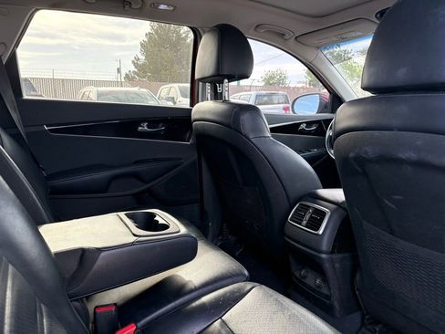 Used 2019 Kia Sorento EX FWD image 7