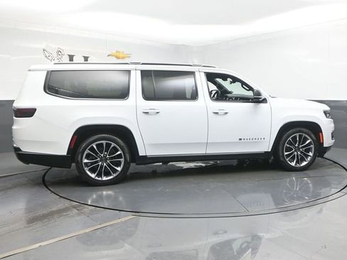 Used 2023 Jeep Wagoneer L Series III w/ Premium Group I AWD/4WD image 38
