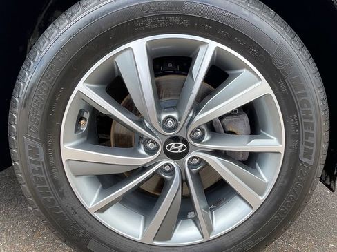 Used 2019 Hyundai Santa Fe FWD image 17