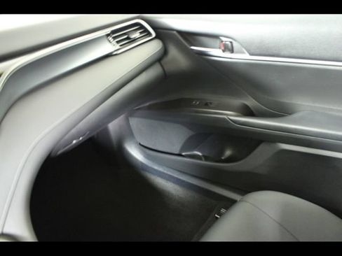 Used 2021 Toyota Camry LE AWD/4WD image 17