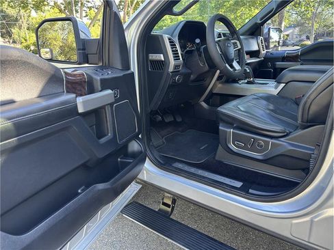 Used 2016 Ford F150 Platinum w/ Equipment Group 701A Luxury AWD/4WD image 16