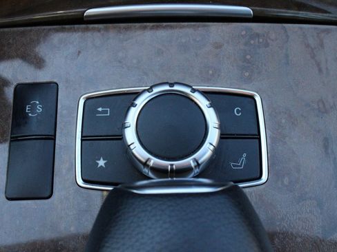 Used 2016 Mercedes-Benz E 400 4MATIC Sedan image 28