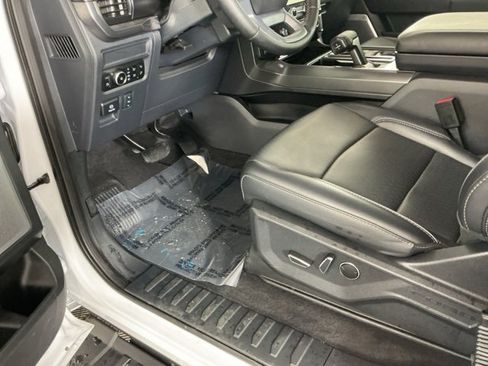 Used 2025 Ford F150 Lariat w/ Equipment Group 502A High image 17