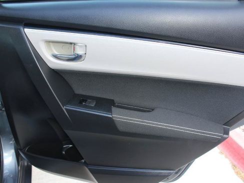 Used 2017 Toyota Corolla LE w/ Carpet Mat Package (TMS) FWD image 18