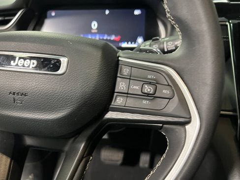 Used 2024 Jeep Grand Cherokee L Laredo RWD image 28