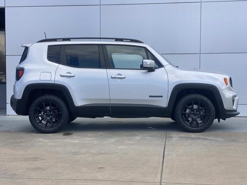 Used 2020 Jeep Renegade Altitude image 3