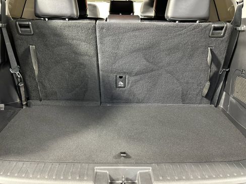Used 2022 Toyota Highlander XLE FWD image 22