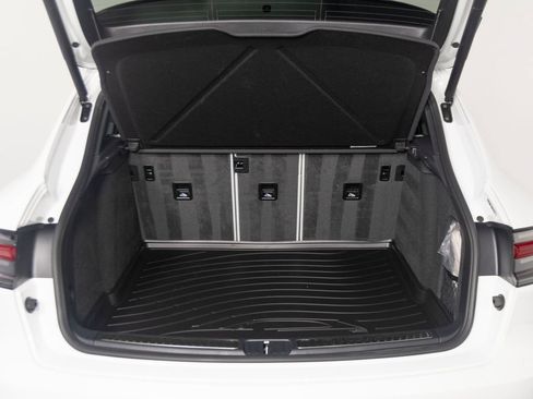 Certified 2026 Porsche Macan AWD/4WD image 46