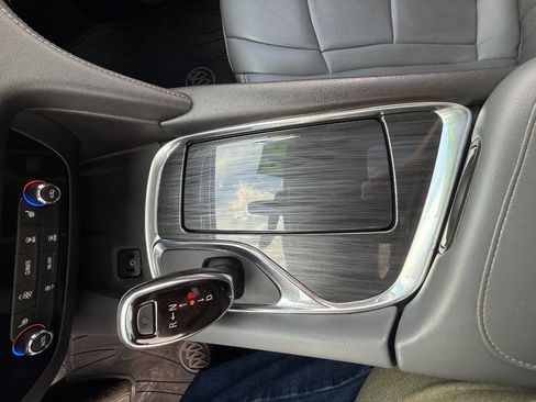 Used 2019 Buick Enclave Essence AWD/4WD image 29
