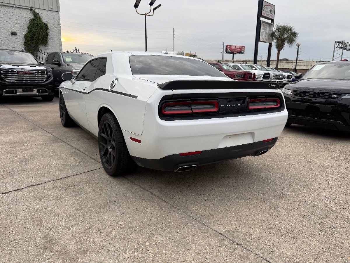 Used 2015 Dodge Challenger SXT w/ Driver Convenience Group RWD image 6
