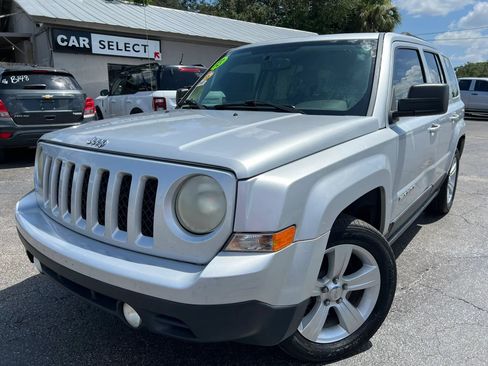 Used 2013 Jeep Patriot Latitude FWD image 1