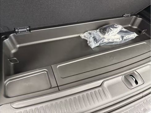 Used 2025 Jeep Wagoneer 4WD w/ Convenience Group I image 18