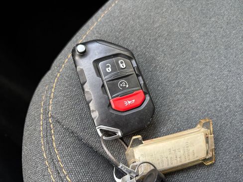 Used 2025 Jeep Wrangler Unlimited Sahara AWD/4WD image 21