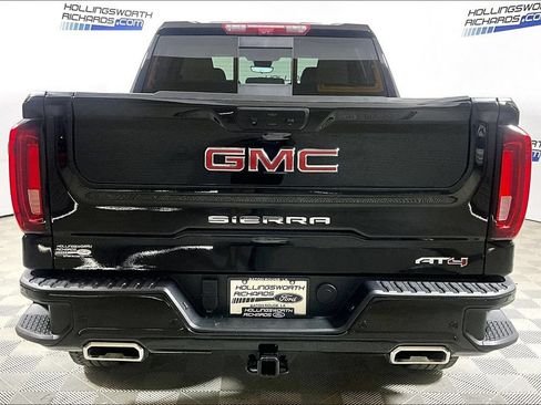 Used 2025 GMC Sierra 1500 AT4 w/ AT4 Premium Package AWD/4WD image 4