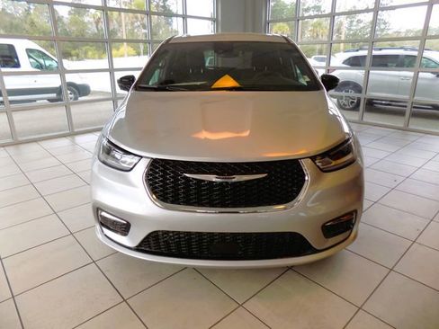 New 2026 Chrysler Pacifica Select FWD image 2