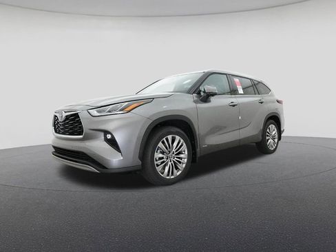 New 2026 Toyota Highlander Platinum image 17