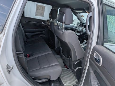 Used 2018 Jeep Grand Cherokee Laredo image 17
