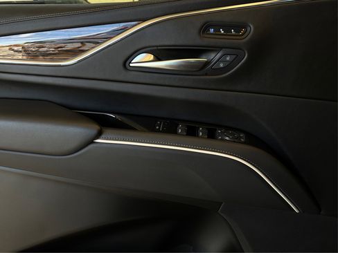 Used 2022 Cadillac Escalade Premium Luxury w/ Performance Package image 21