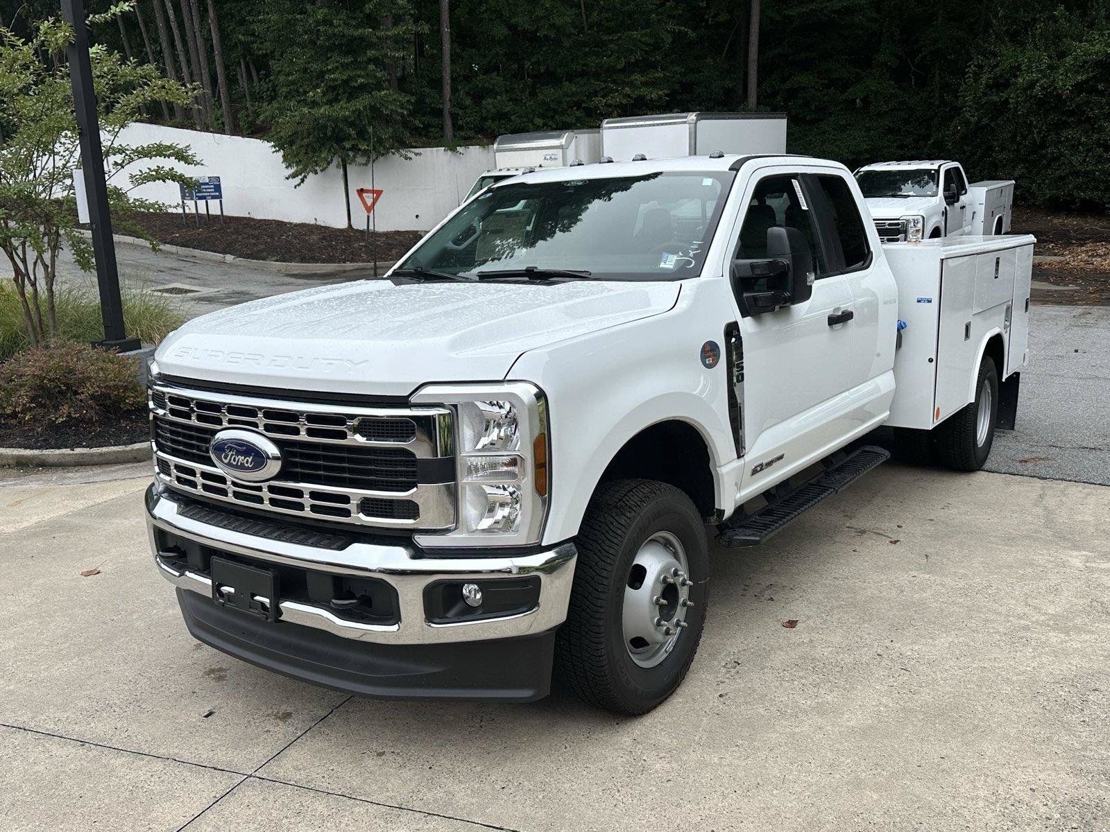 New 2025 Ford F350 XL w/ XL Chrome Package AWD/4WD image 3