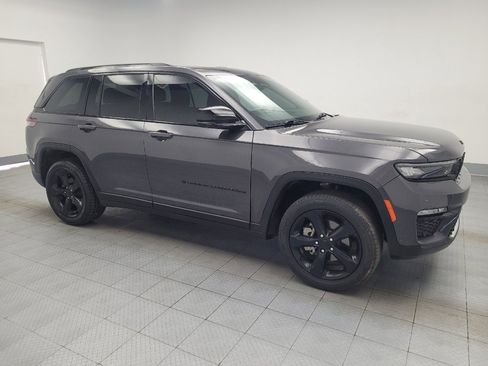 Used 2024 Jeep Grand Cherokee Limited w/ Luxury Tech Group II RWD image 11