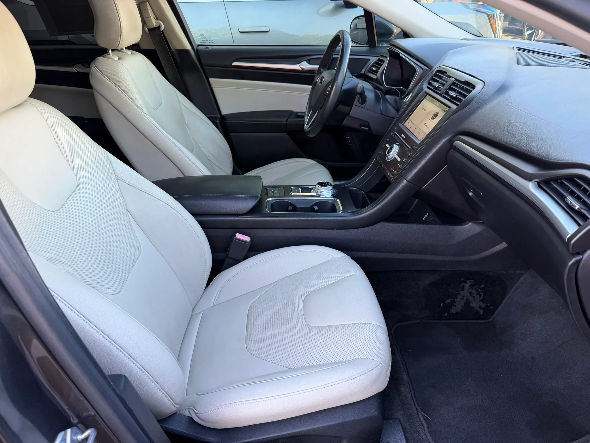 Used 2017 Ford Fusion Titanium FWD image 21