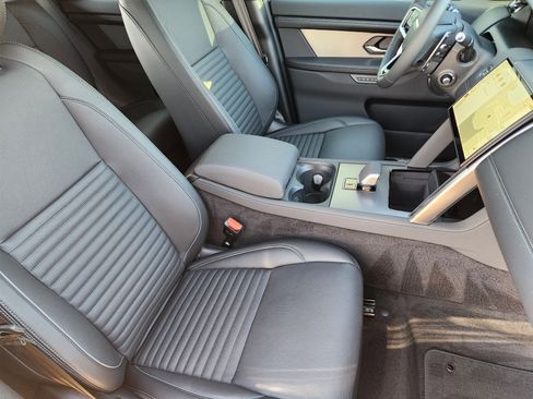 New 2025 Land Rover Discovery Sport Dynamic SE image 14