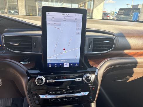 Used 2024 Ford Explorer King Ranch w/ Technology Package image 15