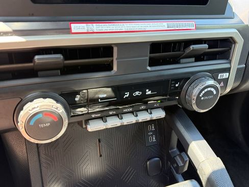 Certified 2025 Toyota Tacoma SR5 AWD/4WD image 38