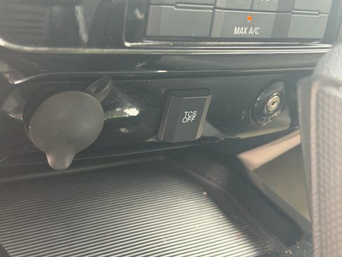 Used 2011 MAZDA Tribute i Sport image 25