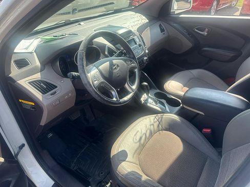 Used 2011 Hyundai Tucson GLS FWD image 9