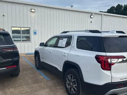 Used 2023 GMC Acadia SLT FWD image 9
