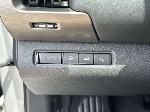 Used 2024 Nissan Pathfinder Platinum w/ Cargo Package FWD image 18