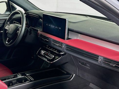 New 2025 Lincoln Corsair Reserve image 29