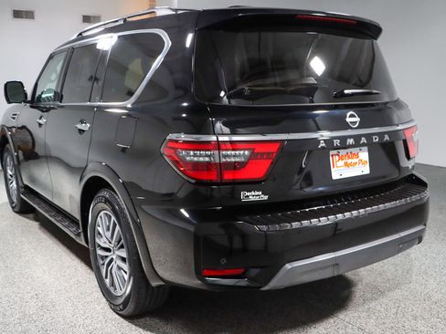 Used 2022 Nissan Armada SL w/ Captain's Chairs Package AWD/4WD image 9