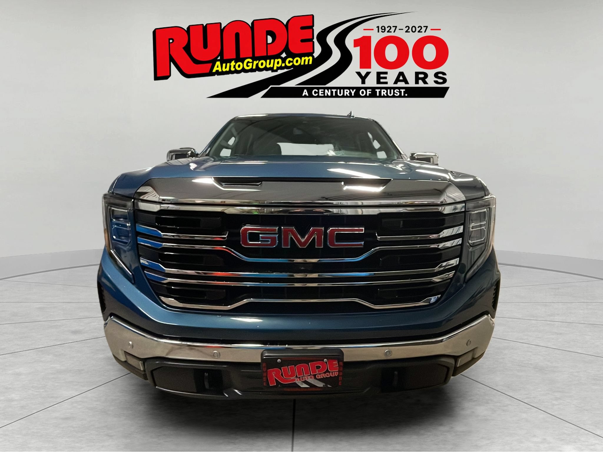 Used 2024 GMC Sierra 1500 SLT w/ SLT Premium Plus Package AWD/4WD image 8