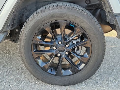 Used 2022 Jeep Wrangler Unlimited Sahara w/ Cold Weather Group image 10