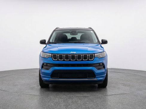 Used 2025 Jeep Compass Limited AWD/4WD image 2