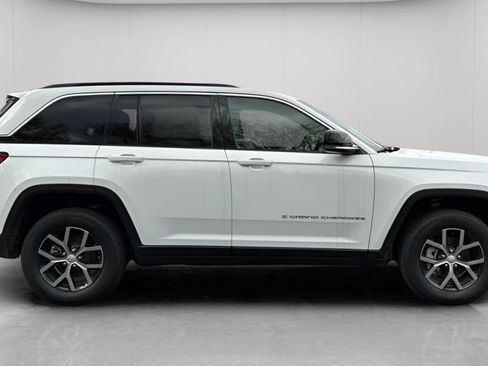 New 2025 Jeep Grand Cherokee Limited w/ Luxury Tech Group II AWD/4WD image 3