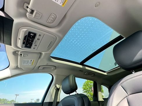 Used 2026 Lincoln Nautilus Premier w/ Equipment Group 102A image 11