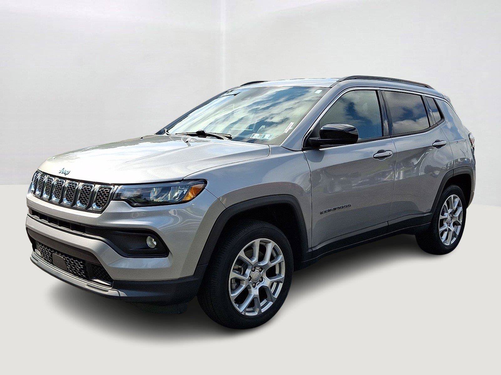 Certified 2023 Jeep Compass Latitude AWD/4WD image 3