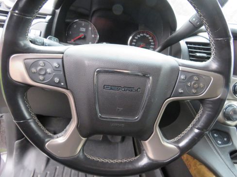 Used 2015 GMC Yukon Denali w/ Premium Package image 10
