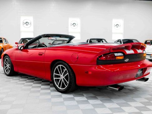 Used 2002 Chevrolet Camaro Z28 w/ SS Performance/Appearance Pkg RWD image 9