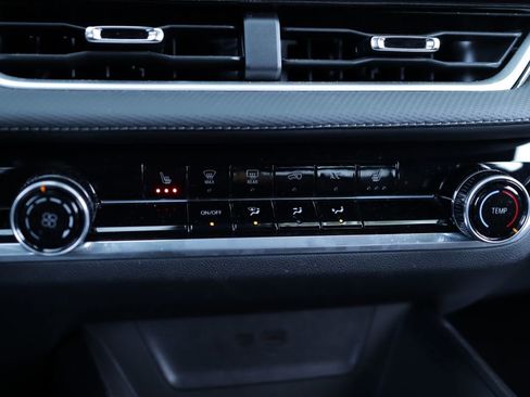 Used 2025 Chevrolet Equinox LT image 17