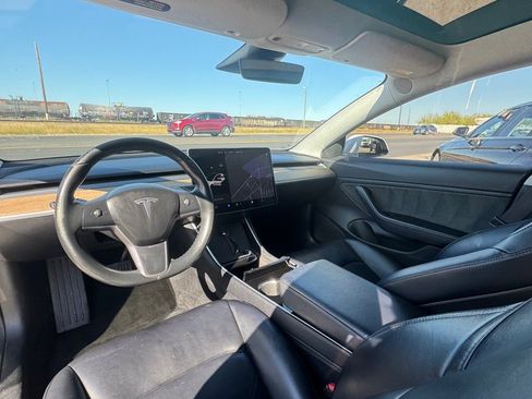 Used 2018 Tesla Model 3 Long Range image 17