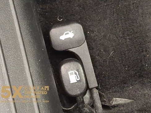 Certified 2024 Hyundai Elantra SEL image 31