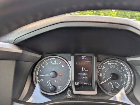 Used 2018 Toyota Tacoma TRD Sport w/ Exterior Package AWD/4WD image 22