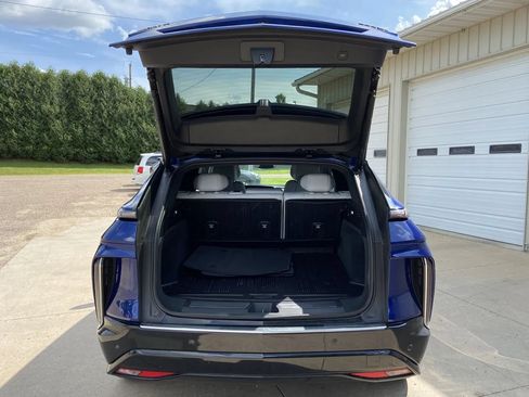 Used 2024 Cadillac Lyriq Luxury AWD/4WD image 28
