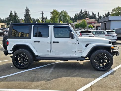 Used 2020 Jeep Wrangler Unlimited Sahara w/ Uconnect 4C Nav & Sound Group AWD/4WD image 9